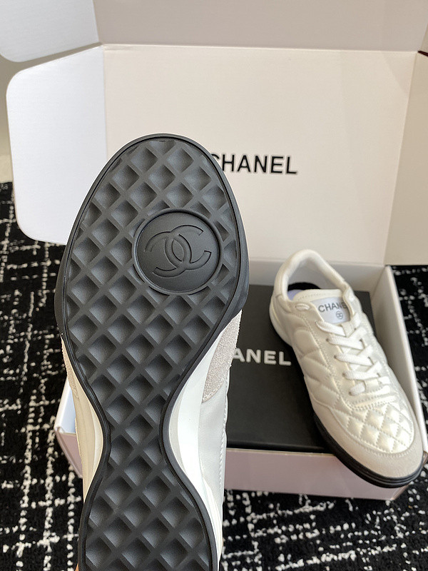Ch**el sneaker