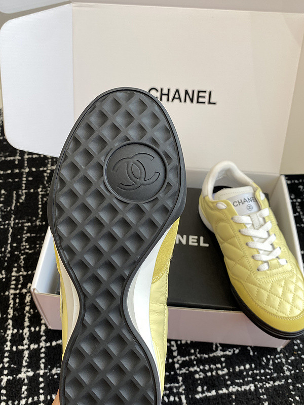 Ch**el sneaker