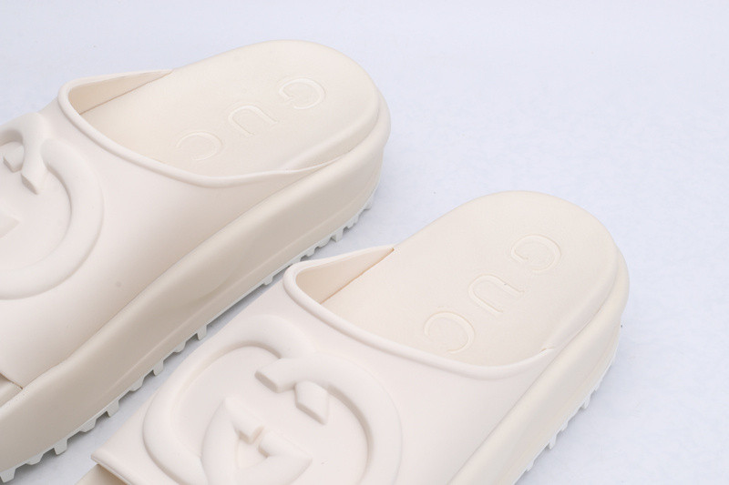 g*u*i sandals