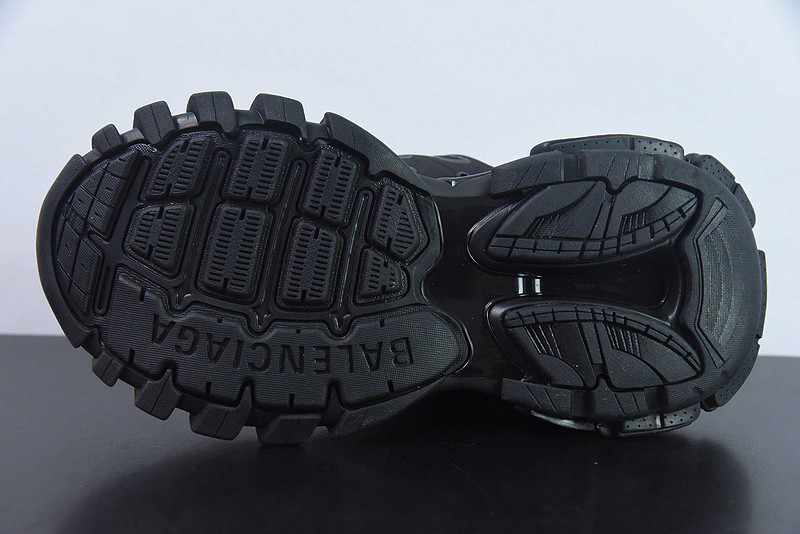 bc track sneaker