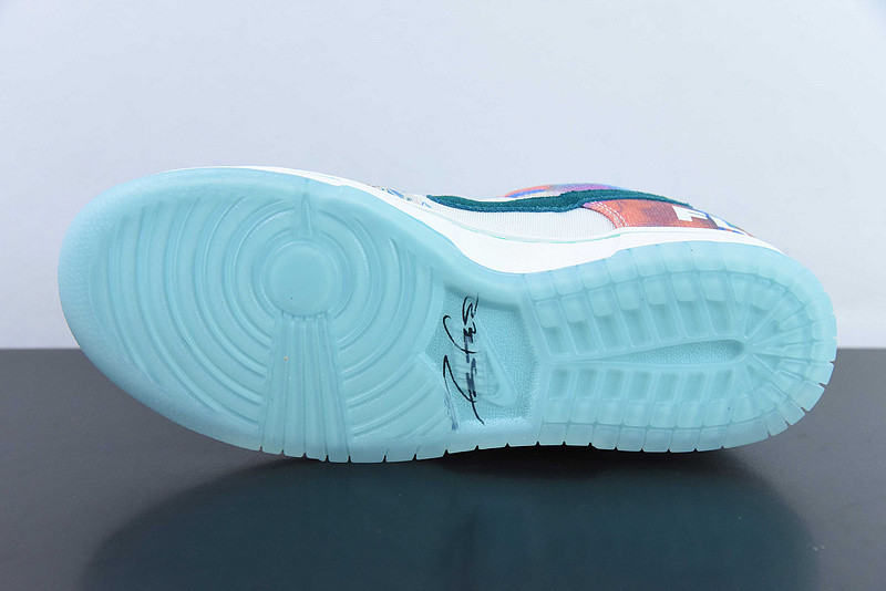 futura laboratories x nike dunk low sb 