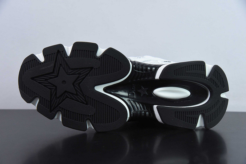 dio* sneaker