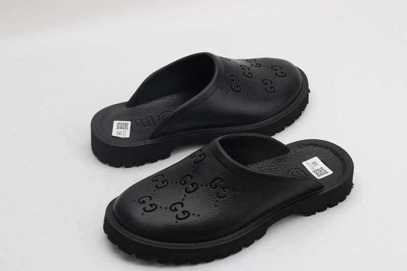 g*u*i sandals low