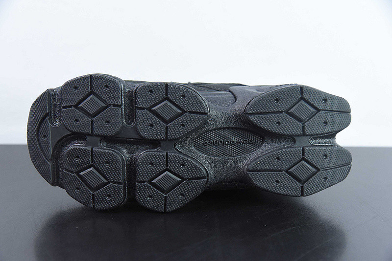NEW BALANCE SNEAKER
