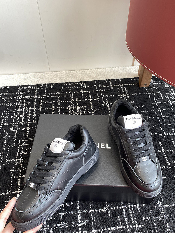 Ch**el sneaker