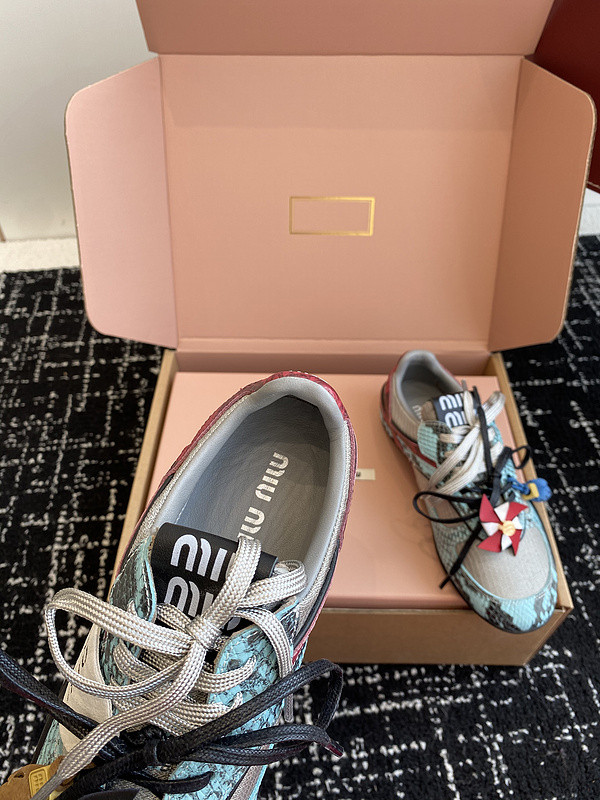 M1um1u sneaker