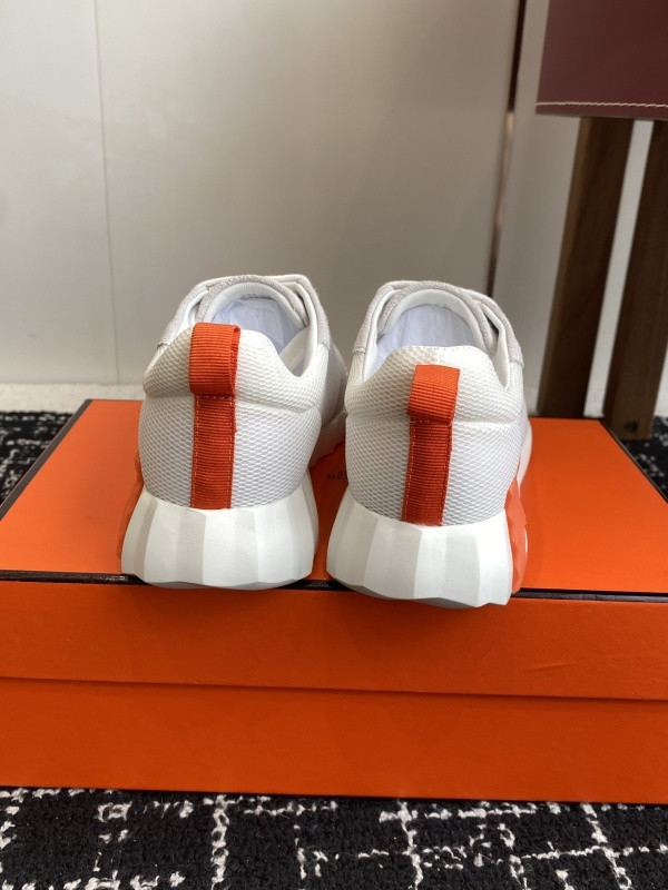 H**me5 sneaker