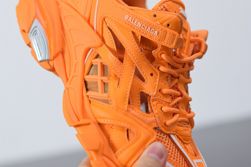 bc track sneaker