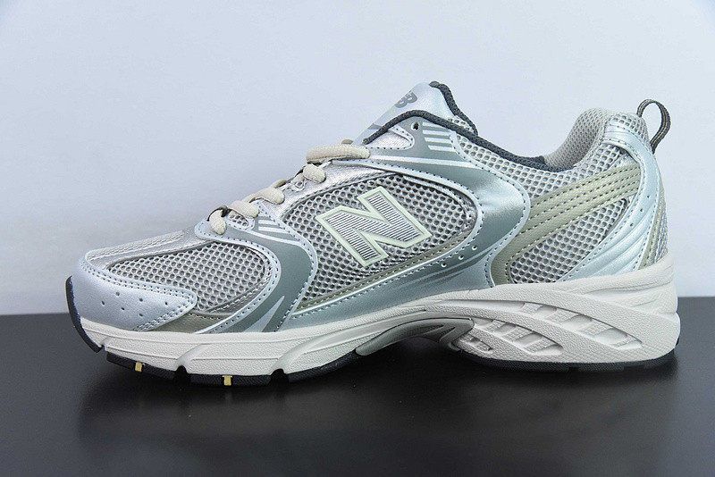 NEW BALANCE SNEAKER