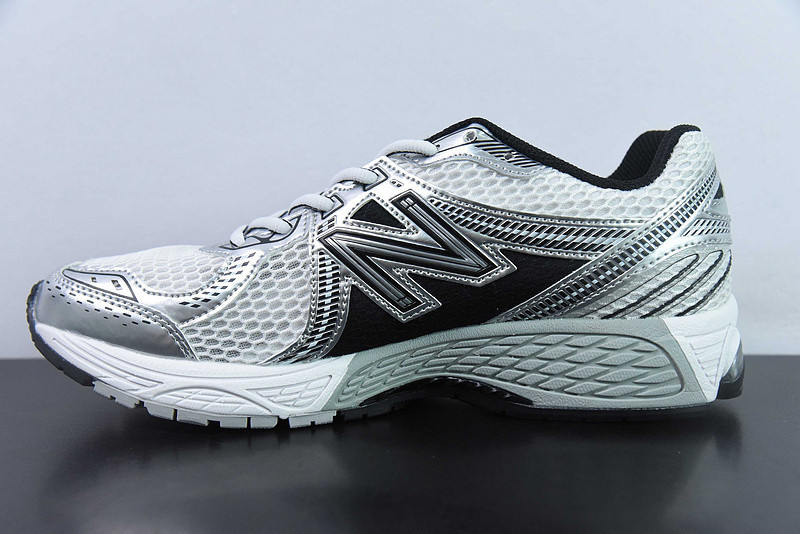 NEW BALANCE SNEAKER