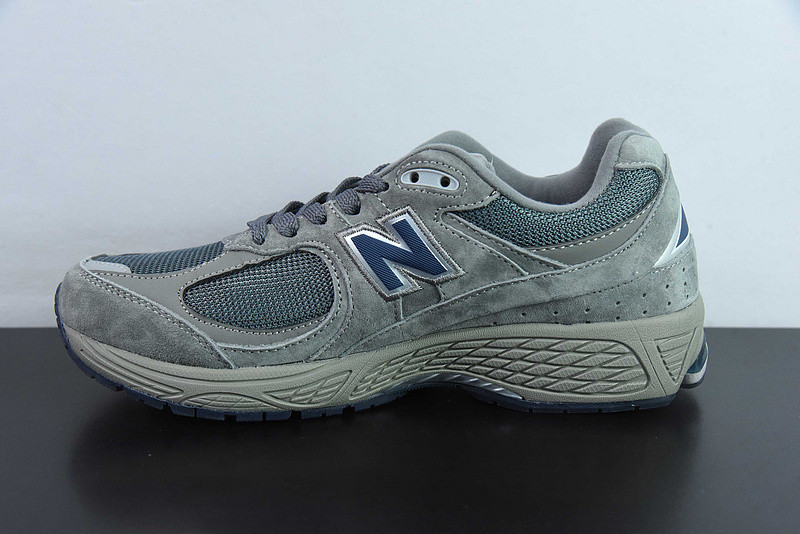 NEW BALANCE SNEAKER