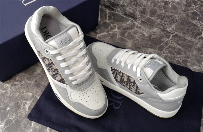 dio* sneaker