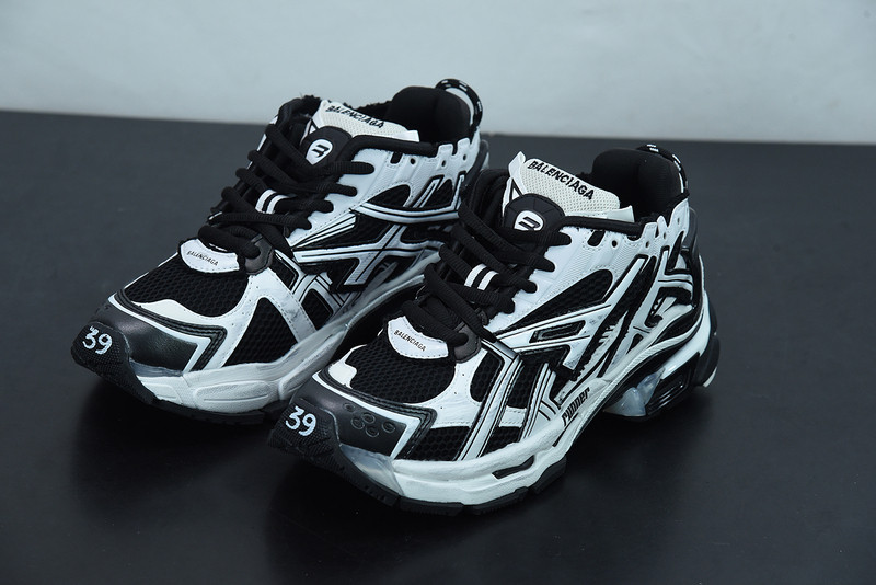 Ba*len*cia*ga runner sneaker
