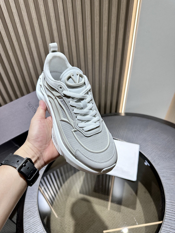 Va1e*ntin0 sneaker