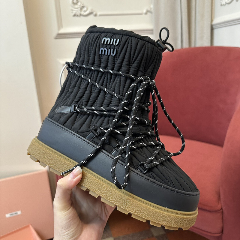 M1um1u sneaker