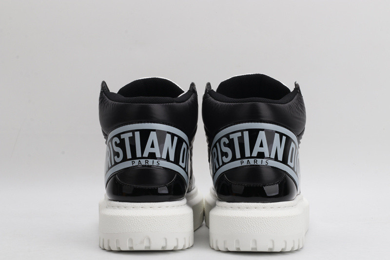 dio* sneaker