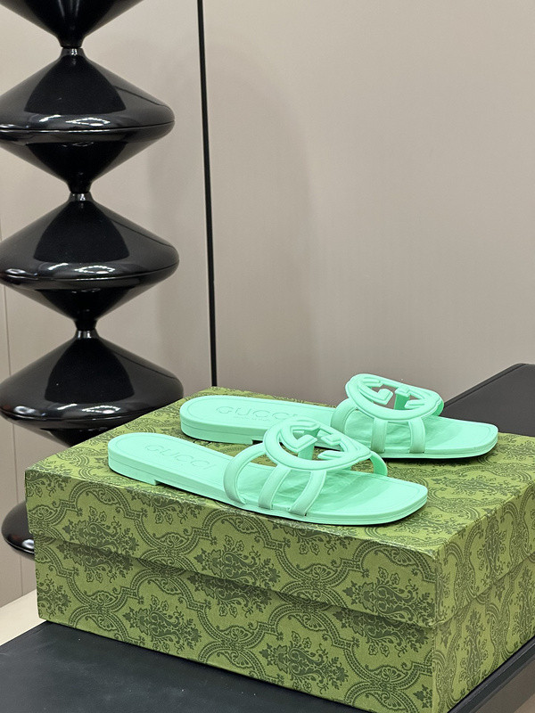 g*u*i sandals