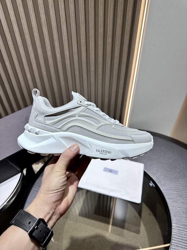 Va1e*ntin0 sneaker