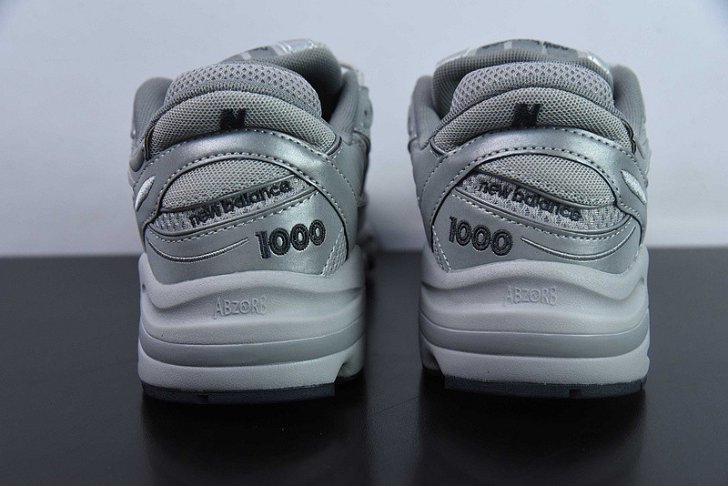 NEW BALANCE SNEAKER