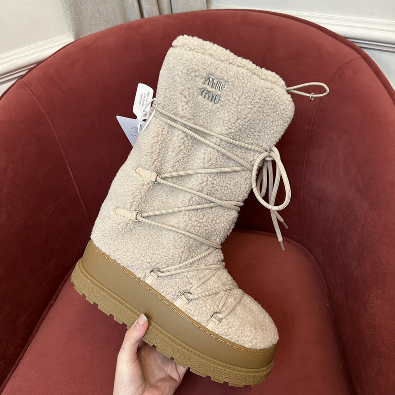 M1um1u sneaker