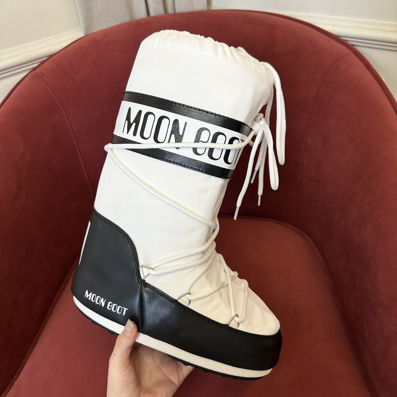 mOON bOOT