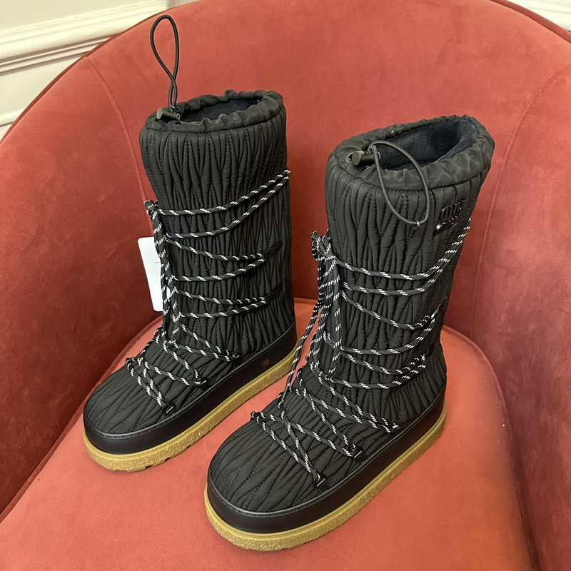 M1um1u sneaker