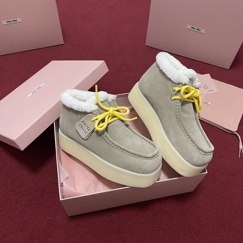 M1um1u sneaker