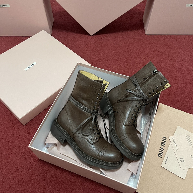 M1um1u sneaker