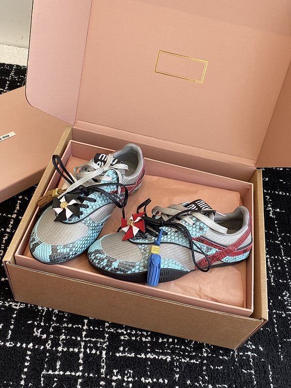M1um1u sneaker