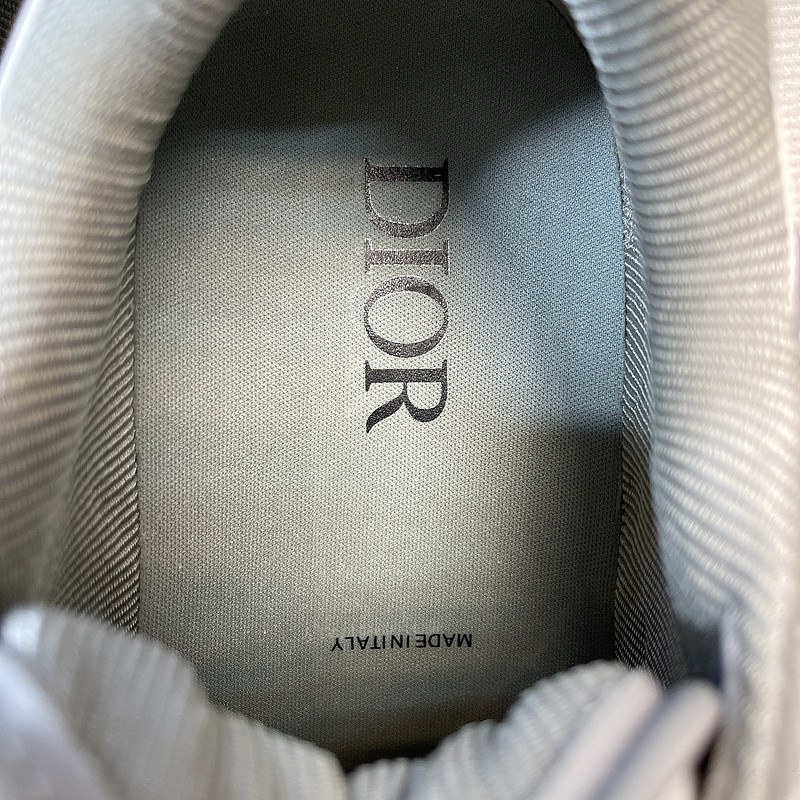 dio* sneaker