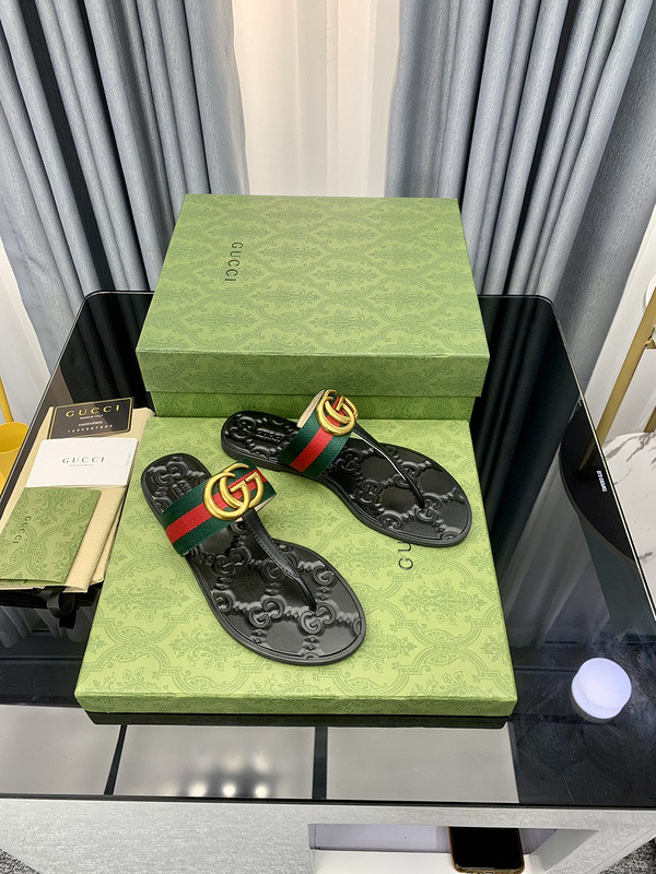 g*u*i sandals