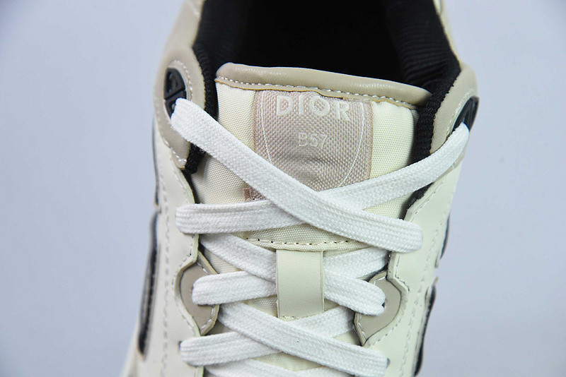 dio* sneaker