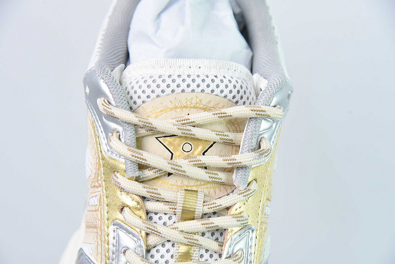 dio* sneaker