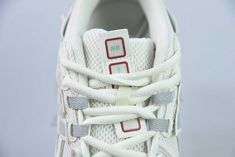 NEW BALANCE SNEAKER
