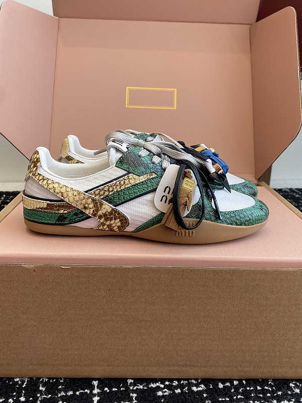 M1um1u sneaker