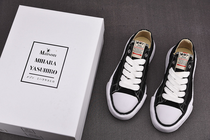 Ma*s*n mihara yasuhiro sneaker