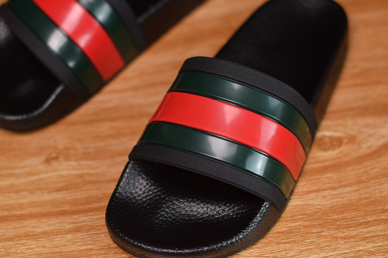 g*u*i sandals