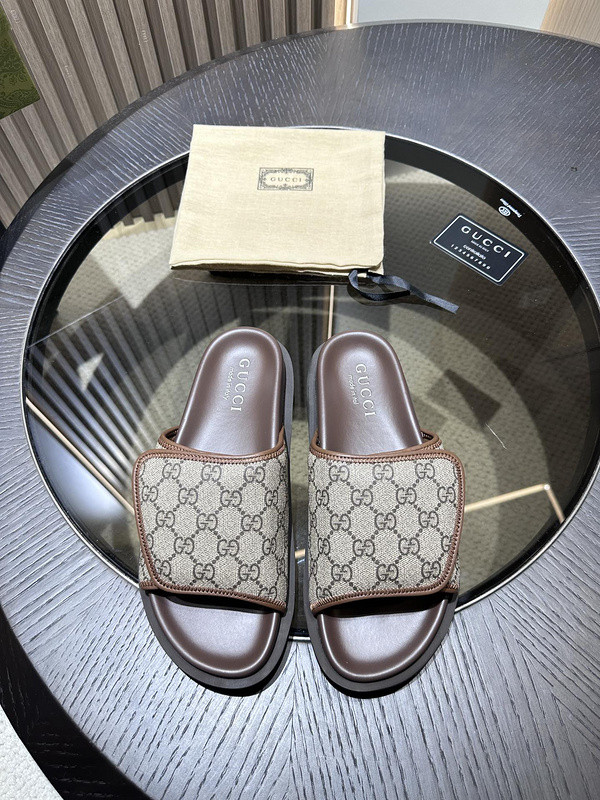 g*u*i sandals