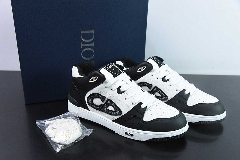 dio* sneaker