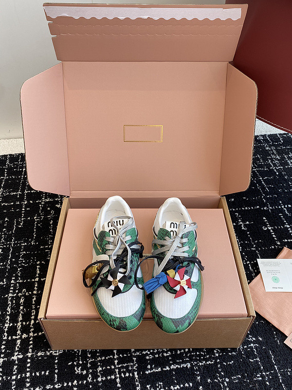 M1um1u sneaker