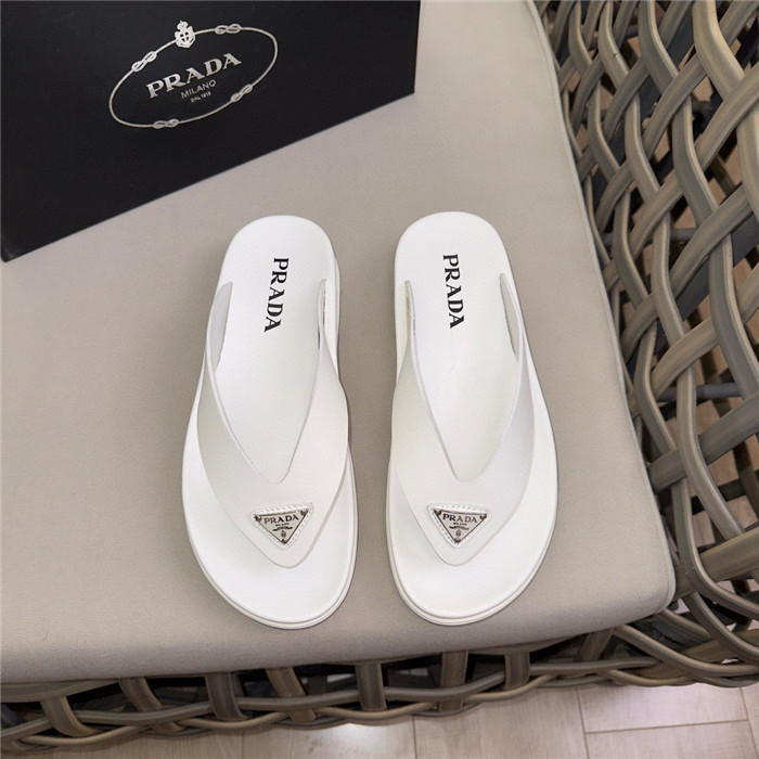 pra*a sandals