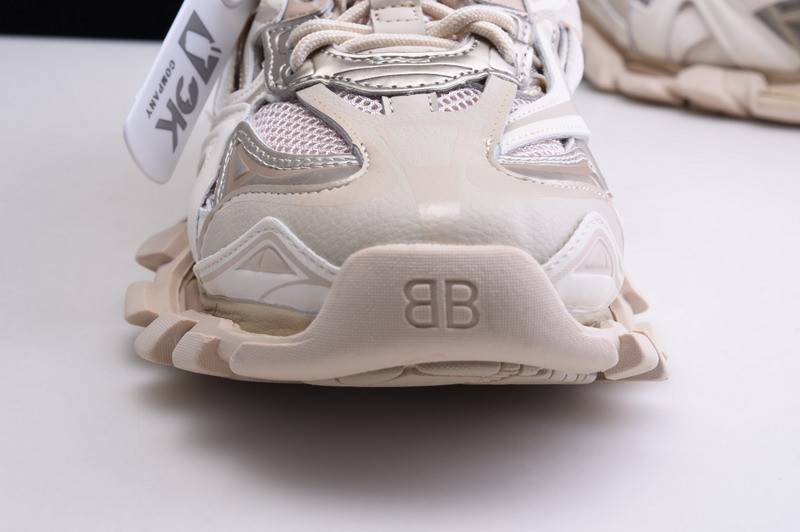 bc track sneaker