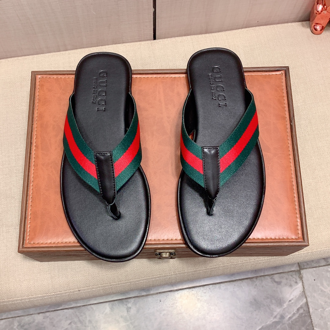 g*u*i sandals